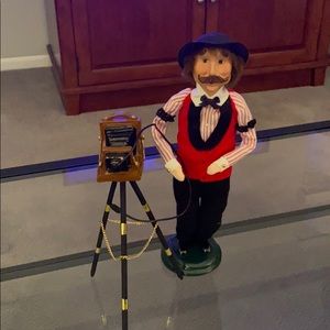 Byers Choice Caroler, Photographer w/ camera